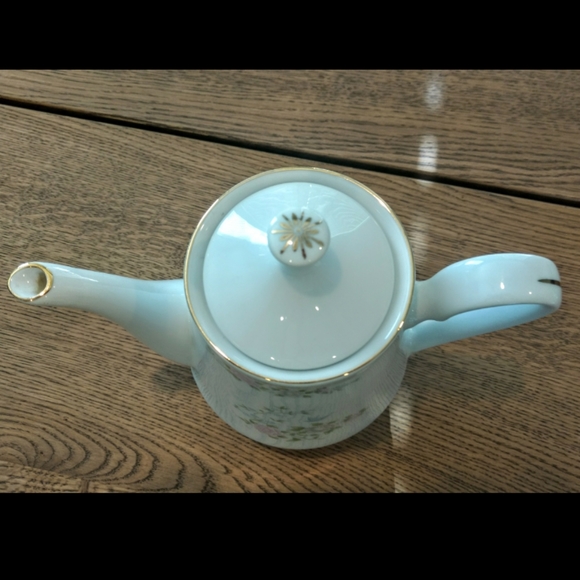 RARE Vintage Crown Ming Bird of Paradise Tea Pot🐦 - Picture 5 of 8